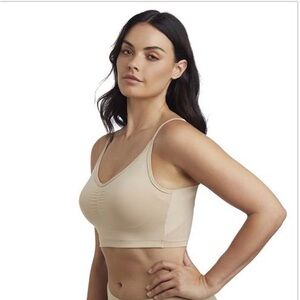 Naomi & Nicole size Medium Moderate Control Shapewear ~ no show cropped Cami